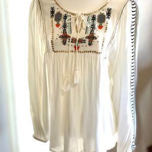 Vintage America Blue Peasant Top. Pale ivory soft cotton with beaded embroidery
